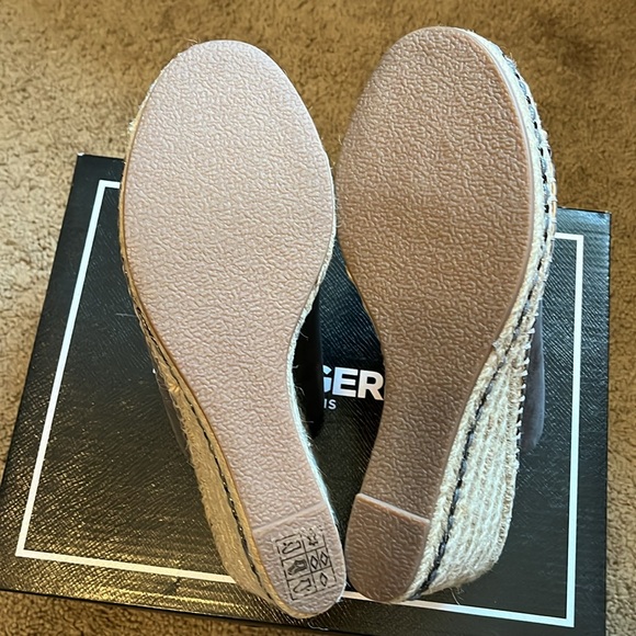 Karl Lagerfeld Paris Women's Carina Wedge Sandal size 7.5 new in box. - Picture 2 of 7